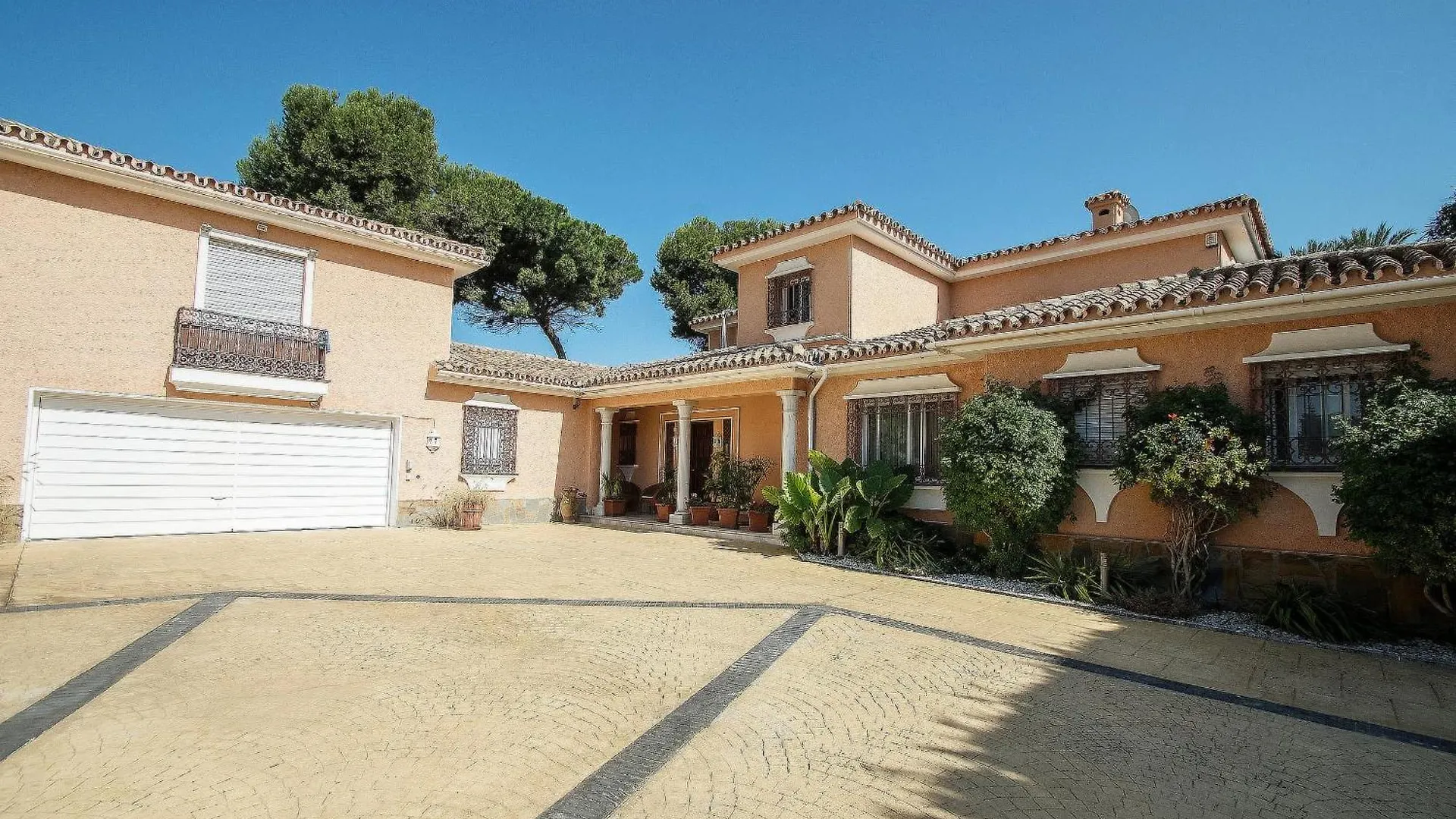 1072 Beachfront El Paraiso Retreat With Pool & Bbq Estepona