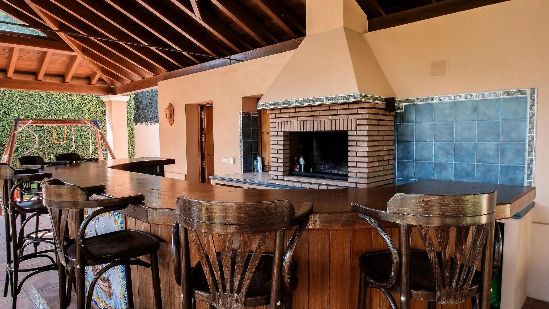 1072 Beachfront El Paraiso Retreat With Pool & Bbq Estepona Villa