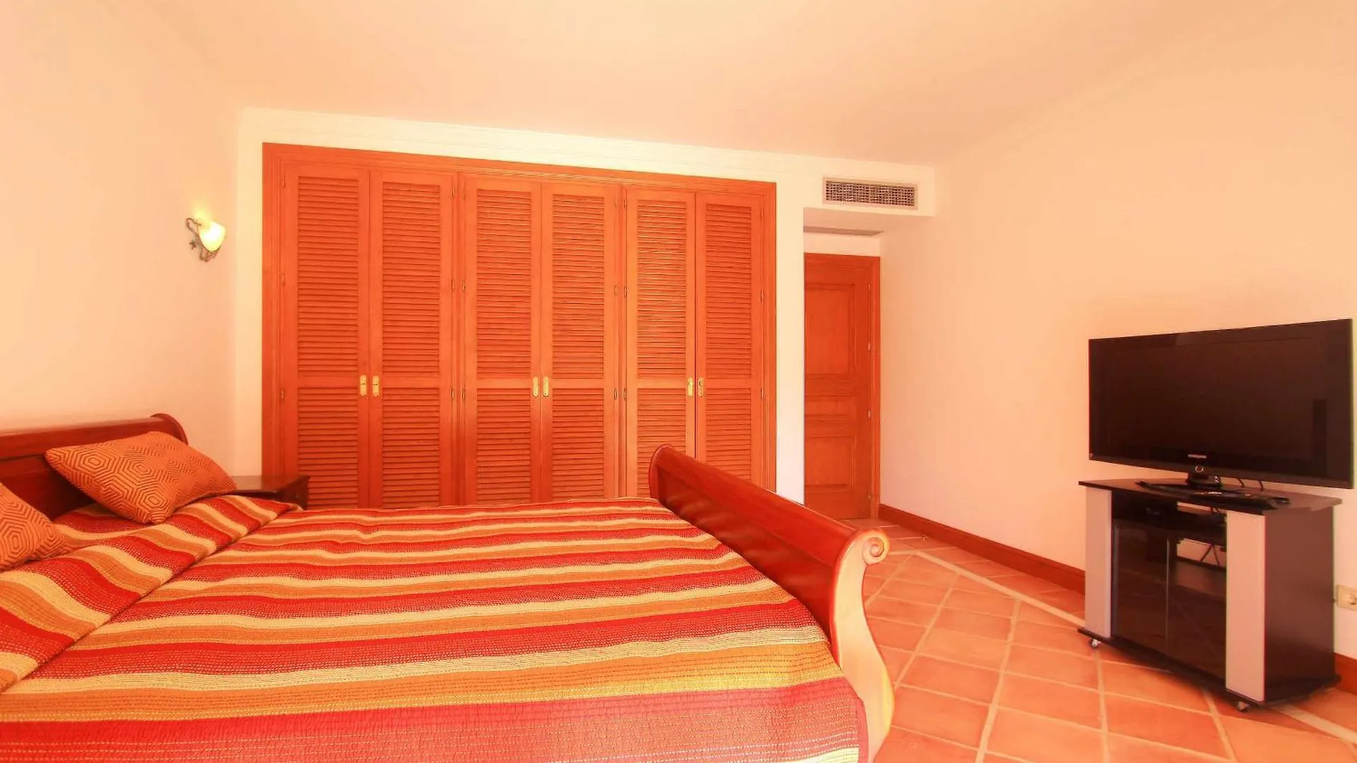 1072 Beachfront El Paraiso Retreat With Pool & Bbq Estepona