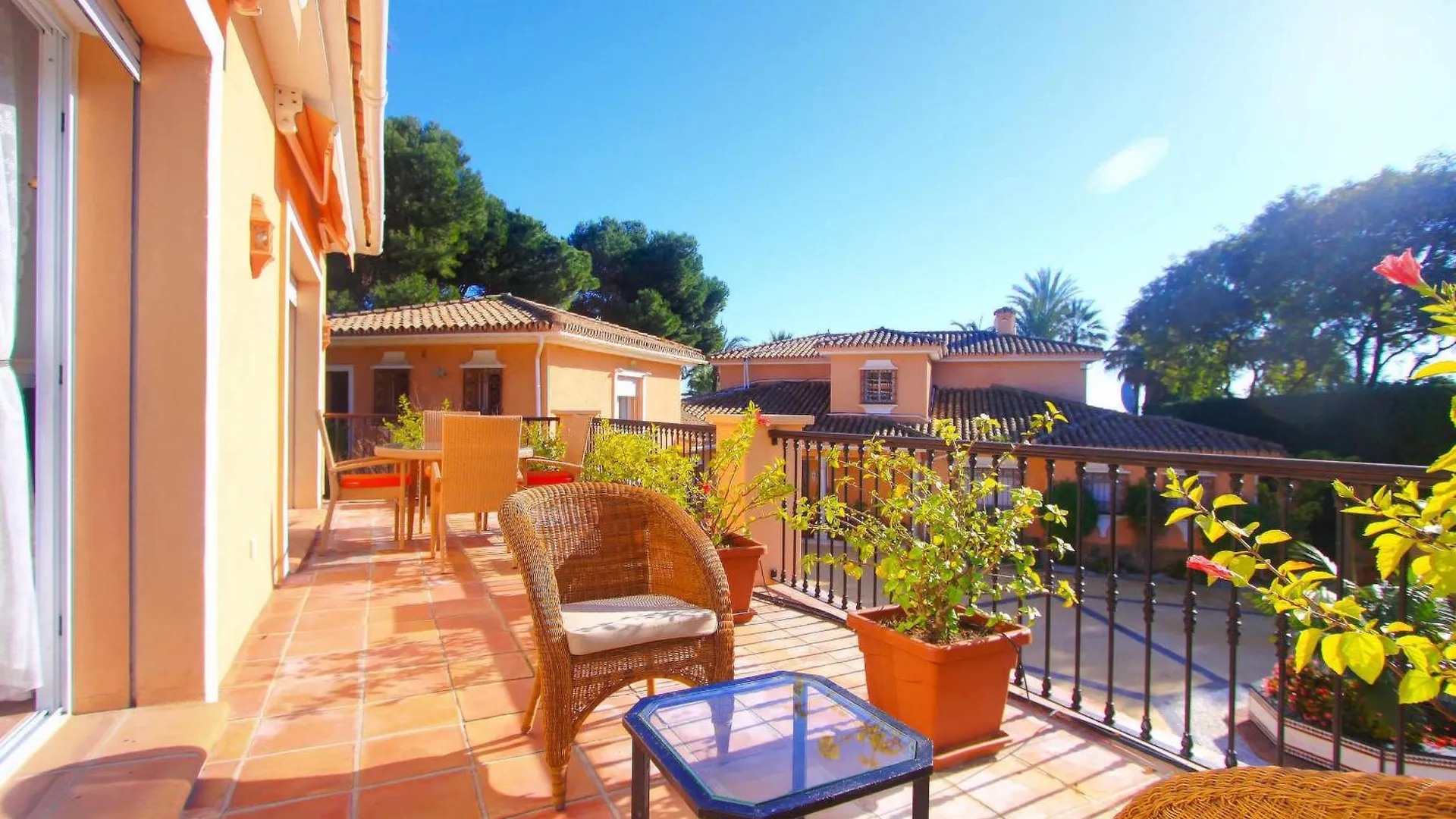 Villa 1072 Beachfront El Paraiso Retreat With Pool & Bbq Estepona