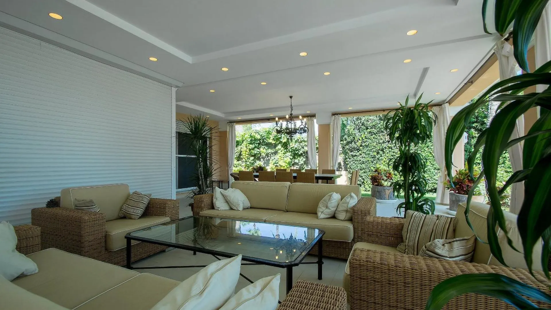 Villa 1072 Beachfront El Paraiso Retreat With Pool & Bbq Estepona Spain
