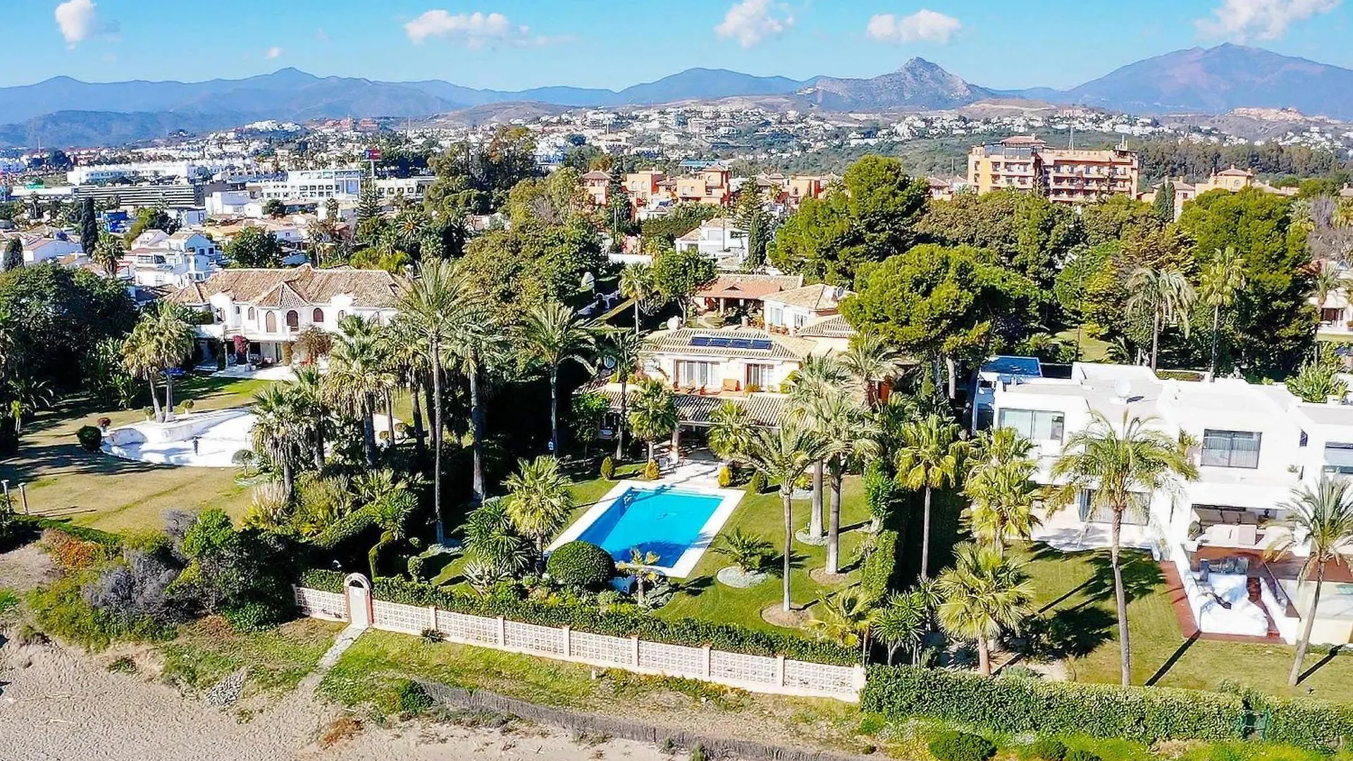 1072 Beachfront El Paraiso Retreat With Pool & Bbq Estepona 0*,  Spain