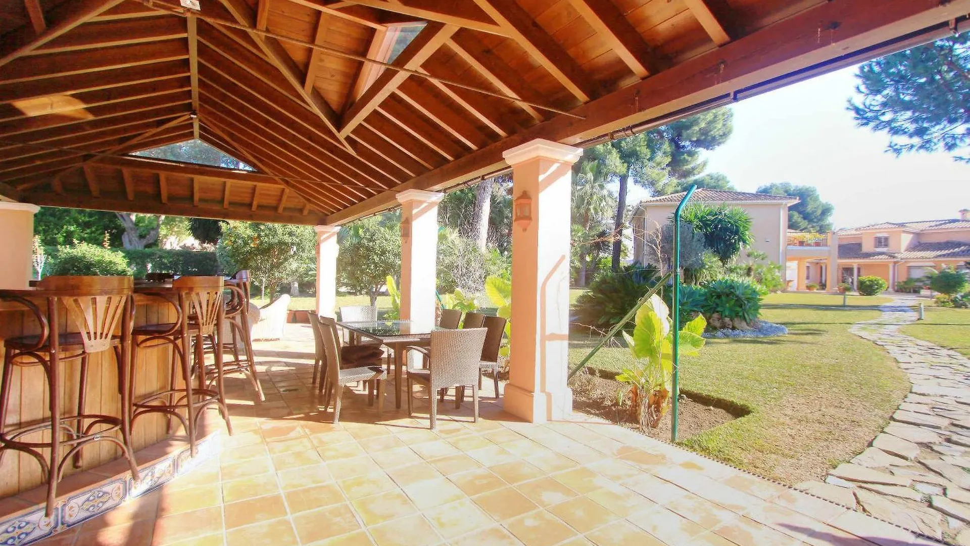 1072 Beachfront El Paraiso Retreat With Pool & Bbq Estepona Villa