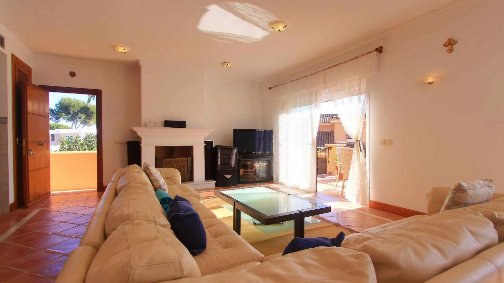 1072 Beachfront El Paraiso Retreat With Pool & Bbq Estepona Spain