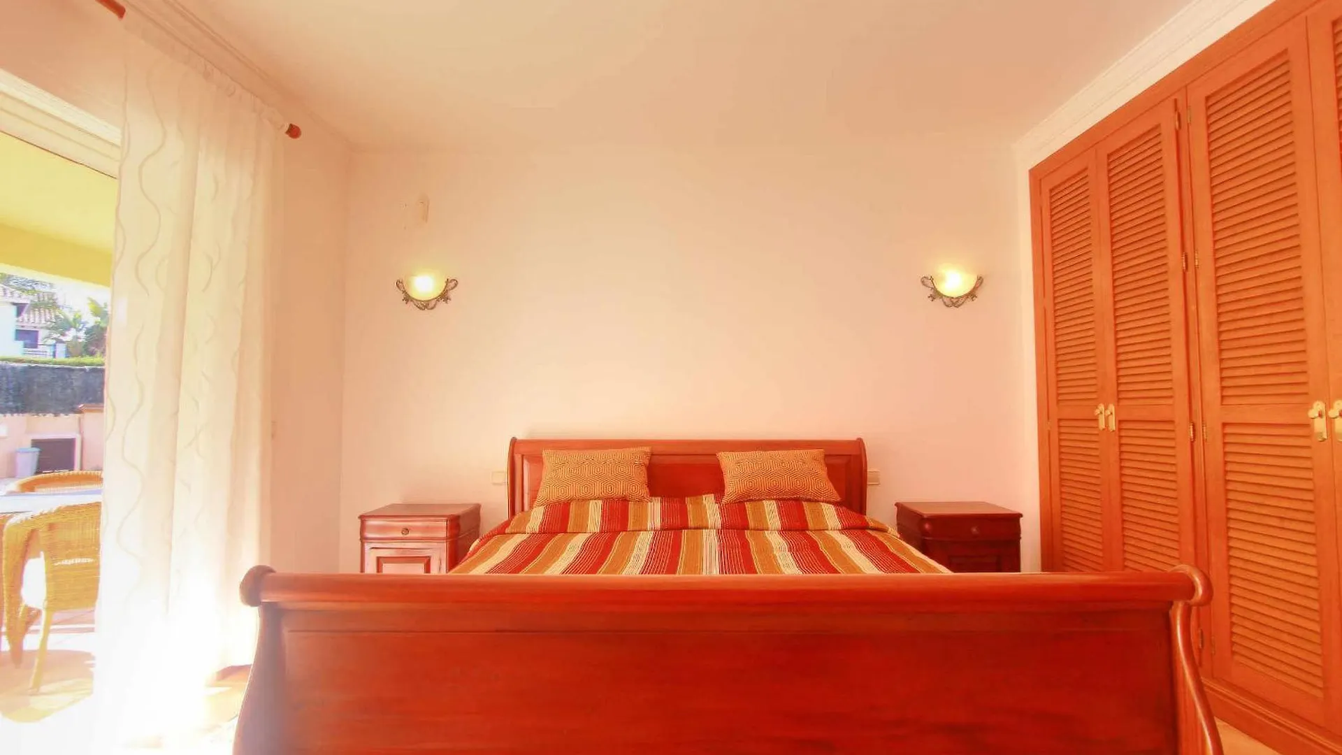 1072 Beachfront El Paraiso Retreat With Pool & Bbq Estepona Spain