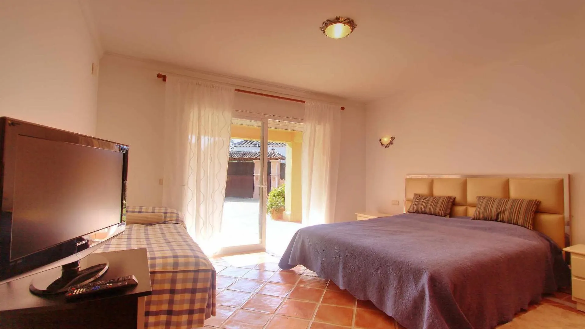 1072 Beachfront El Paraiso Retreat With Pool & Bbq Estepona 0*,  Spain