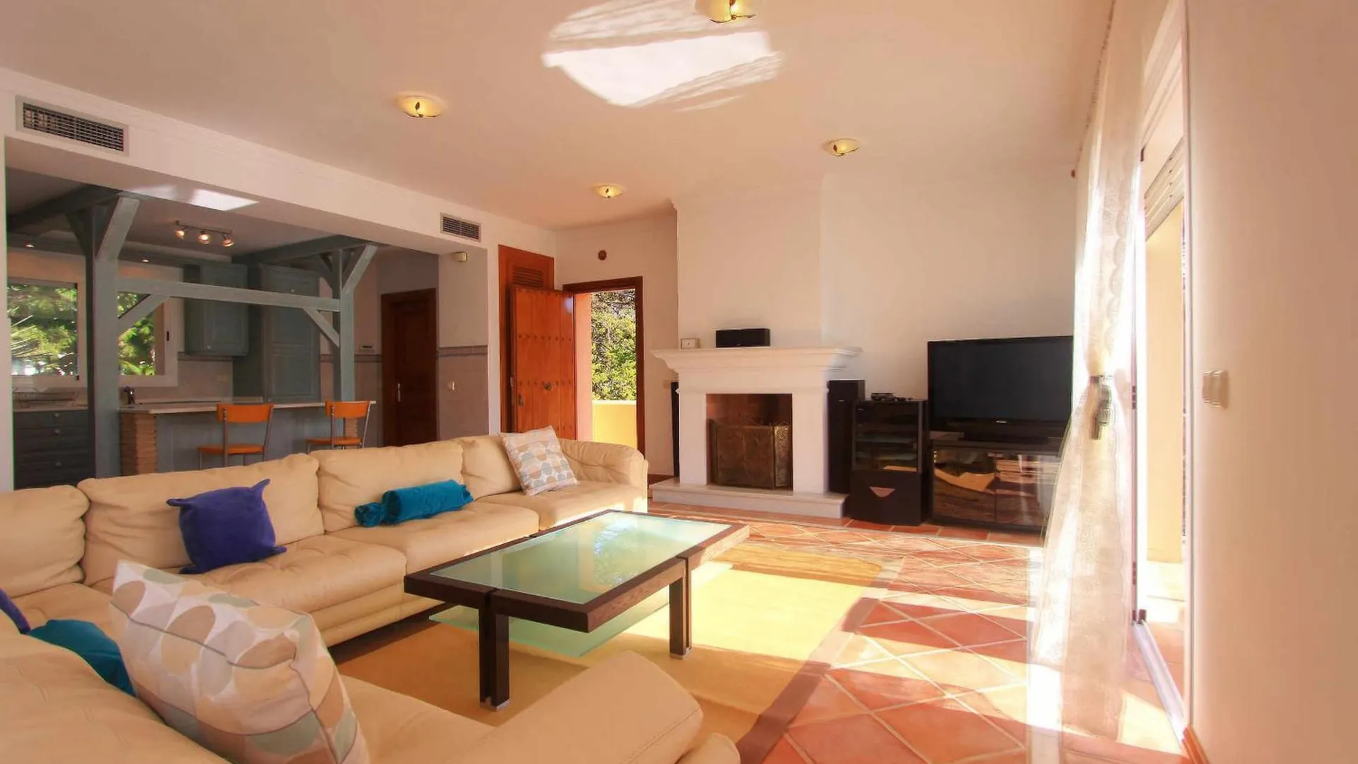 1072 Beachfront El Paraiso Retreat With Pool & Bbq Estepona Villa