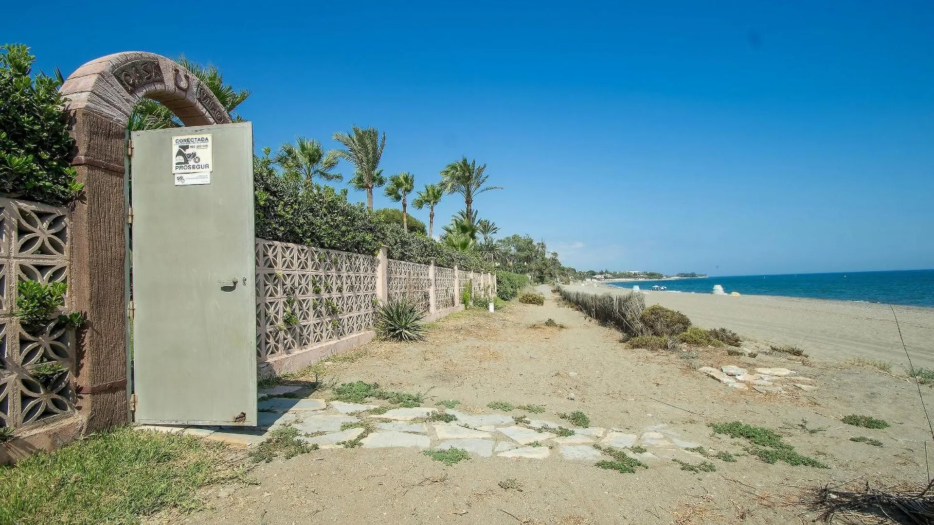1072 Beachfront El Paraiso Retreat With Pool & Bbq Estepona Spain