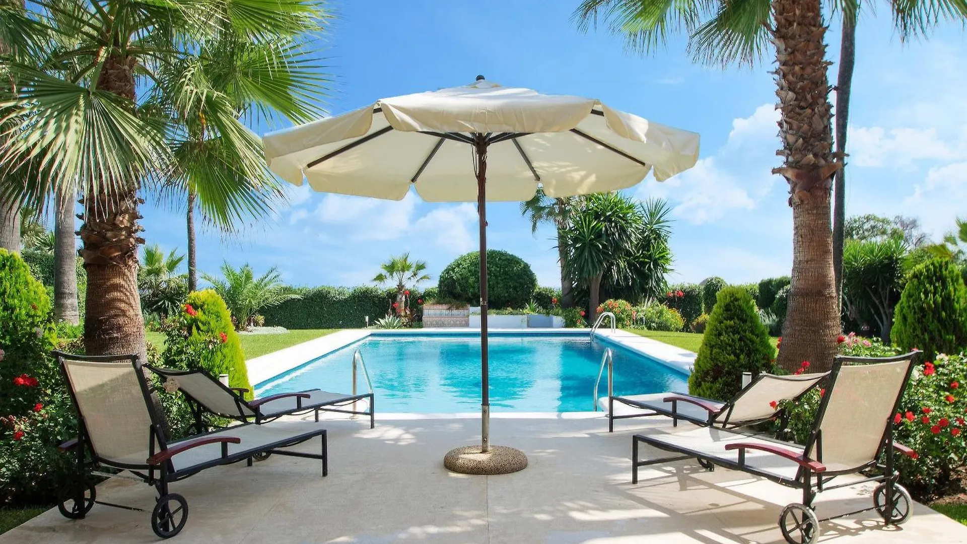 1072 Beachfront El Paraiso Retreat With Pool & Bbq Estepona